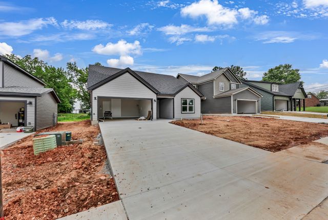 2669 Brewster Dr, Clarksville, TN 37042