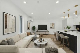 7332 Owensmouth Avenue, Canoga Park, CA 91303