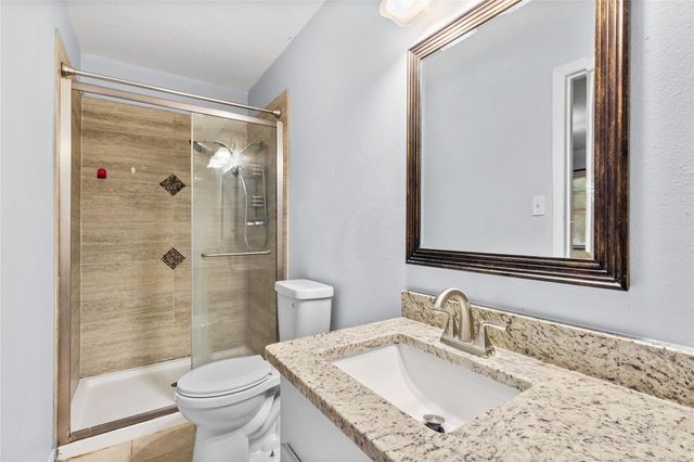 416 E Myrtle Street, Angleton, TX 77515