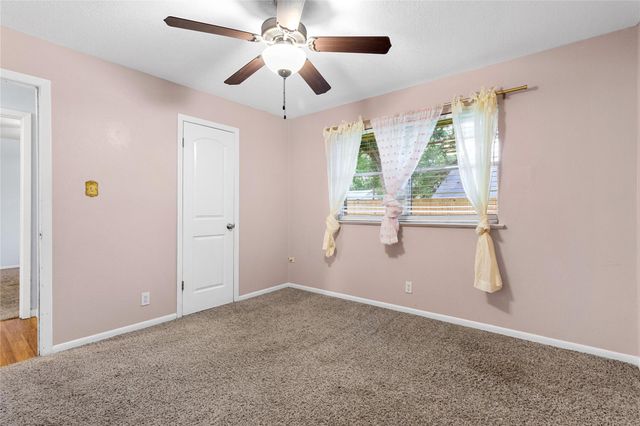 416 E Myrtle Street, Angleton, TX 77515