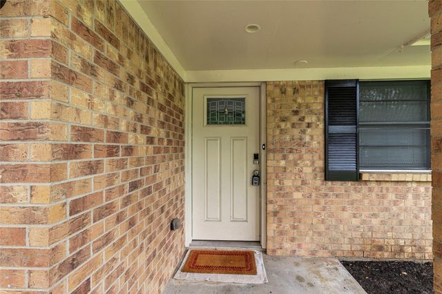 416 E Myrtle Street, Angleton, TX 77515