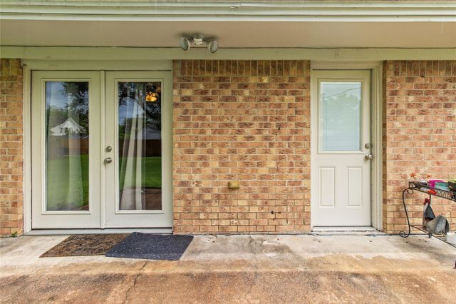 416 E Myrtle Street, Angleton, TX 77515