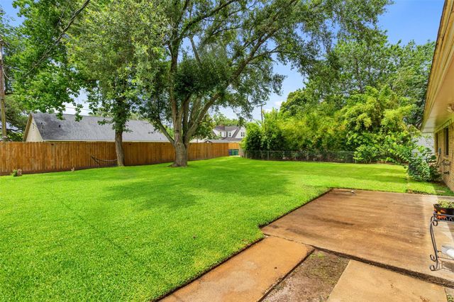 416 E Myrtle Street, Angleton, TX 77515