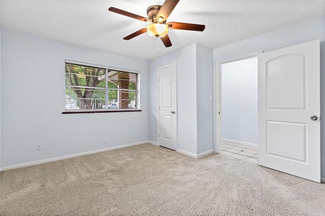 416 E Myrtle Street, Angleton, TX 77515