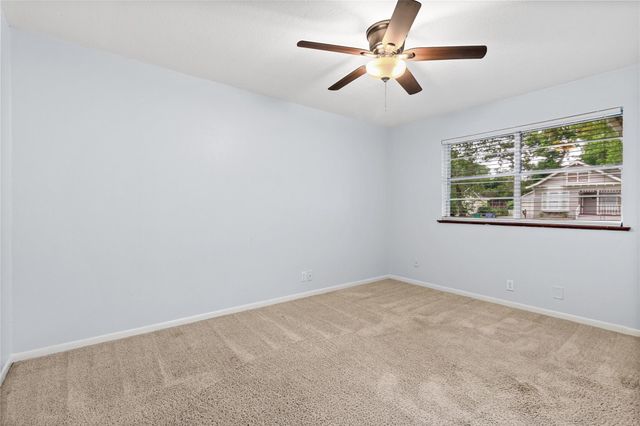 416 E Myrtle Street, Angleton, TX 77515