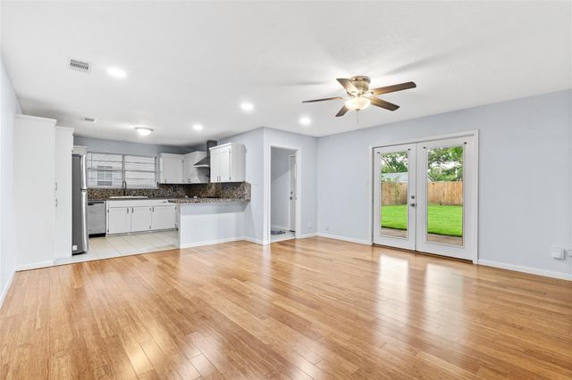 416 E Myrtle Street, Angleton, TX 77515
