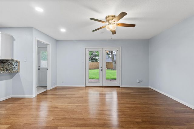 416 E Myrtle Street, Angleton, TX 77515