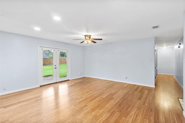 416 E Myrtle Street, Angleton, TX 77515
