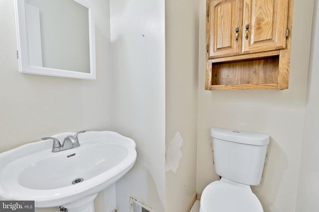 5902 WESTCHESTER PARK DR, College Park, MD 20740