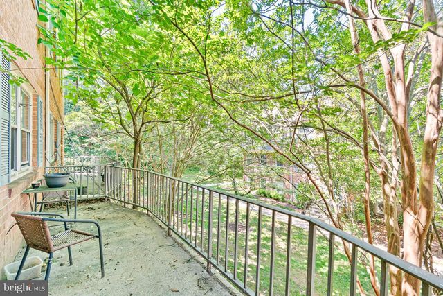 5902 WESTCHESTER PARK DR, College Park, MD 20740