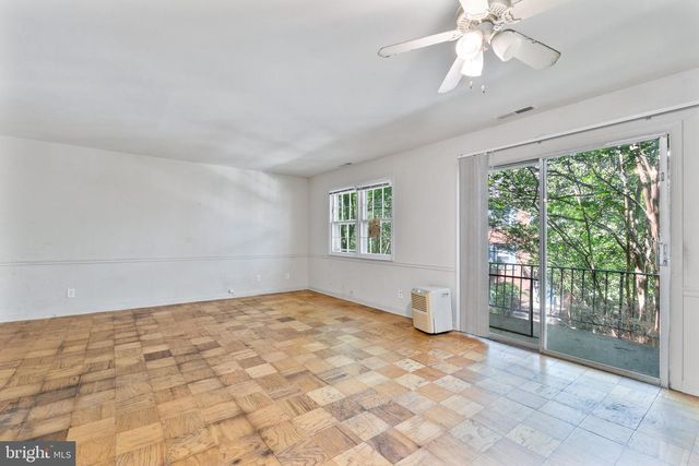 5902 WESTCHESTER PARK DR, College Park, MD 20740