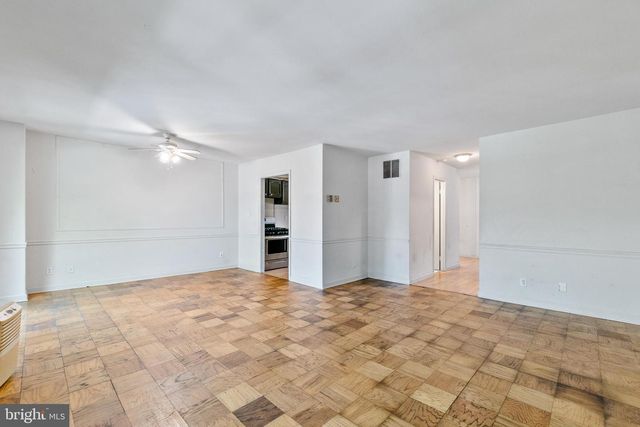 5902 WESTCHESTER PARK DR, College Park, MD 20740