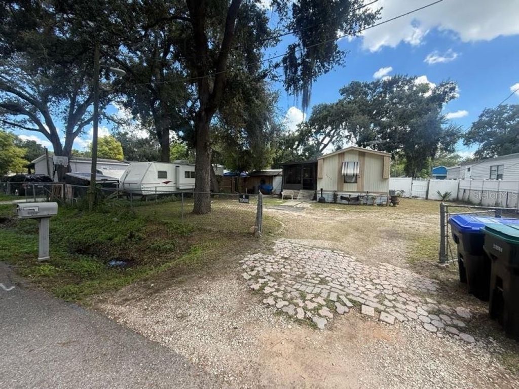 Image 7 of property listing at 9623 5TH AVENUE, Orlando, FL 32824