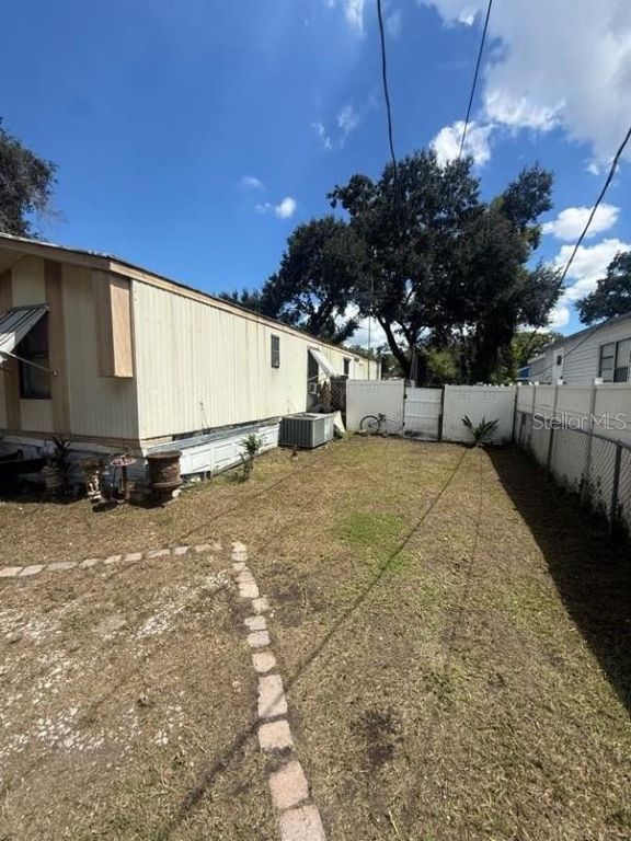 Image 9 of property listing at 9623 5TH AVENUE, Orlando, FL 32824