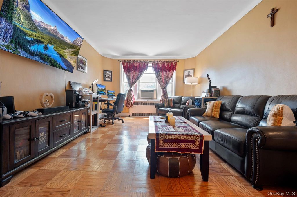 84-49 168th Street 2U, Jamaica, NY 11432 — photo 2