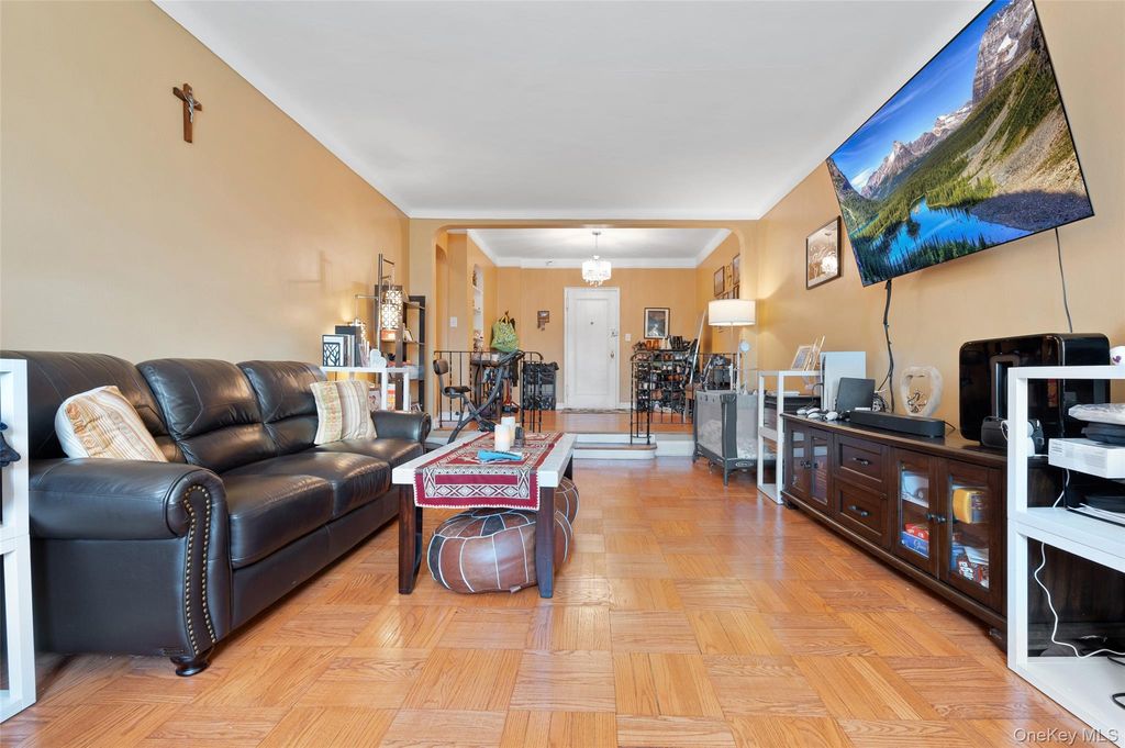 84-49 168th Street 2U, Jamaica, NY 11432 — photo 3