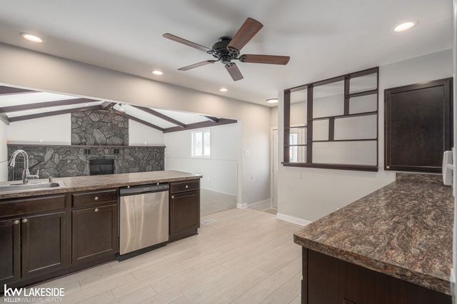 29303 Elmwood Street, Roseville, MI 48066