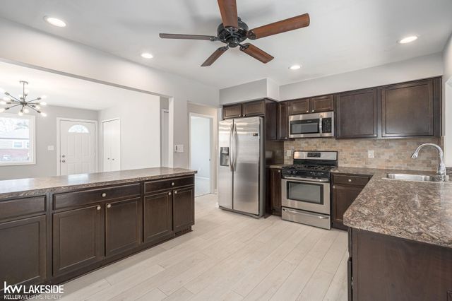 29303 Elmwood Street, Roseville, MI 48066