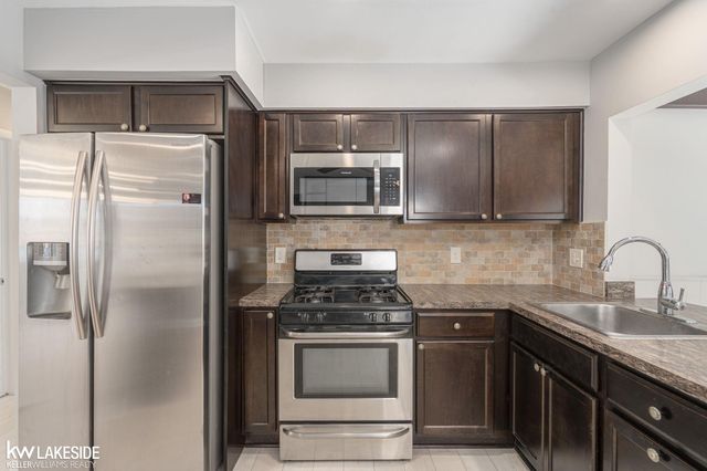 29303 Elmwood Street, Roseville, MI 48066