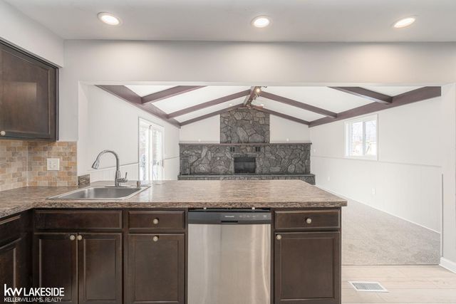 29303 Elmwood Street, Roseville, MI 48066