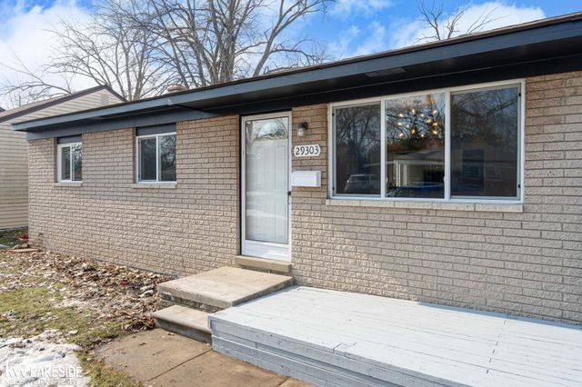 29303 Elmwood Street, Roseville, MI 48066