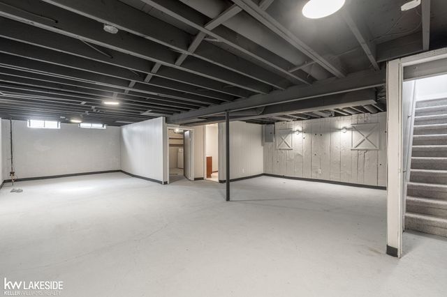 29303 Elmwood Street, Roseville, MI 48066