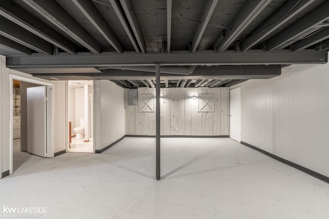 29303 Elmwood Street, Roseville, MI 48066