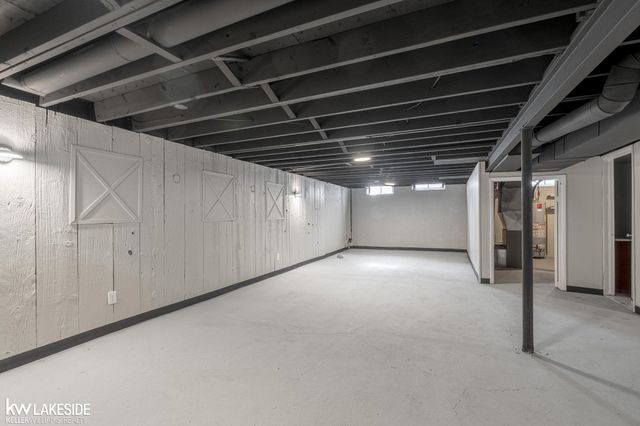 29303 Elmwood Street, Roseville, MI 48066