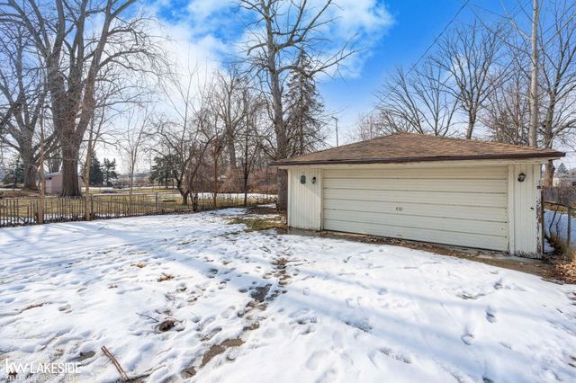 29303 Elmwood Street, Roseville, MI 48066