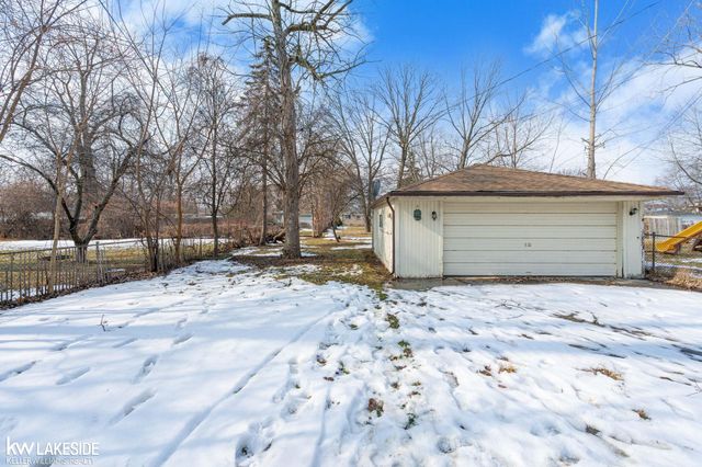 29303 Elmwood Street, Roseville, MI 48066