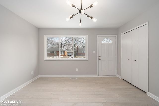 29303 Elmwood Street, Roseville, MI 48066