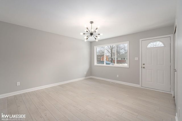 29303 Elmwood Street, Roseville, MI 48066