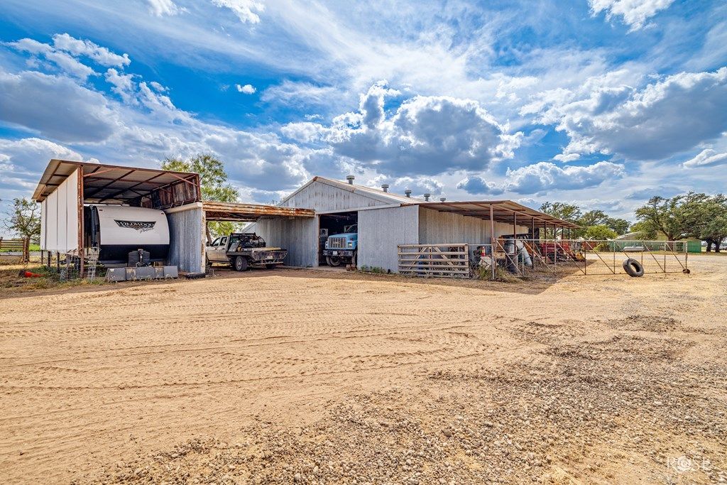 Image 31 of property listing at 714 Hohmann Rd, San Angelo, TX 76905