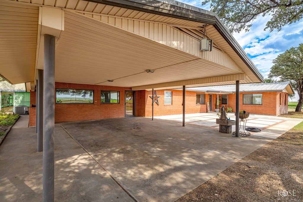 Image 7 of property listing at 714 Hohmann Rd, San Angelo, TX 76905