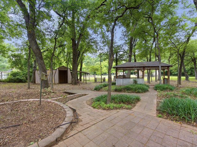 3917 Hidden Lake Court, Alvarado, TX 76009