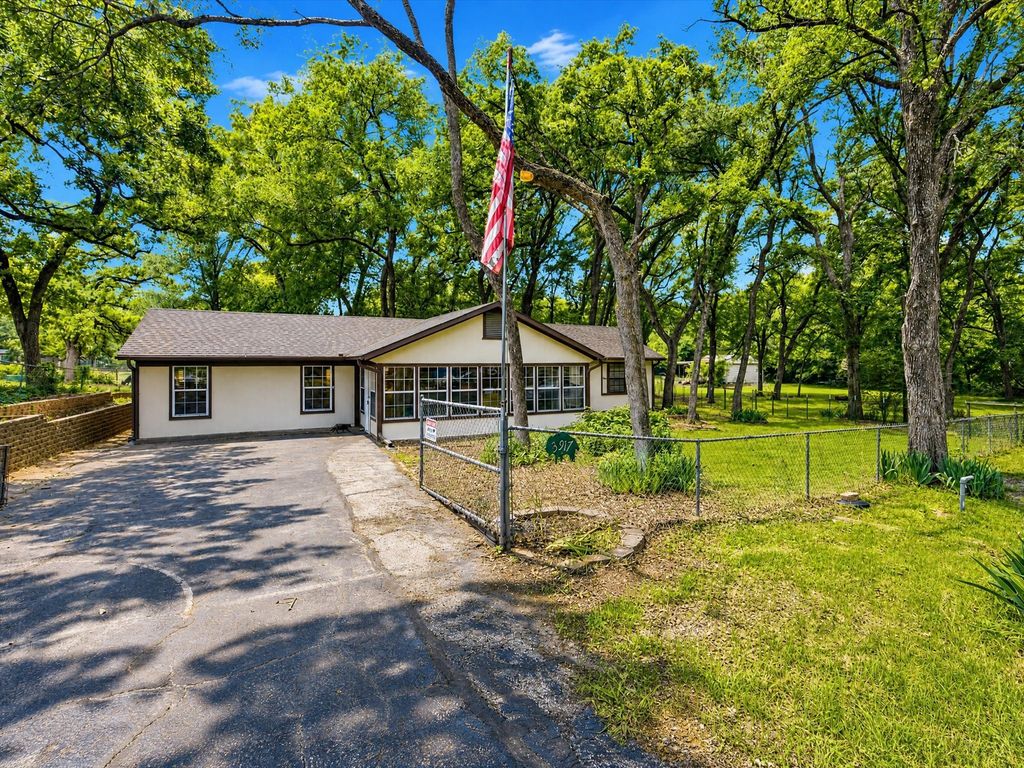 3917 Hidden Lake Court, Alvarado, TX 76009