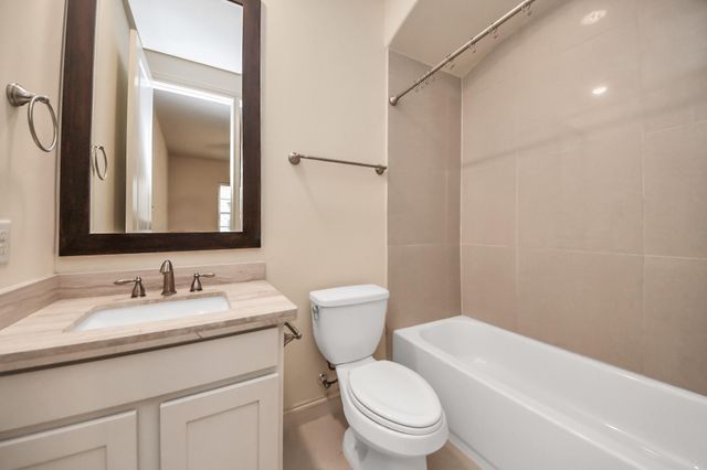 2061 Fannin Station N, Houston, TX 77045