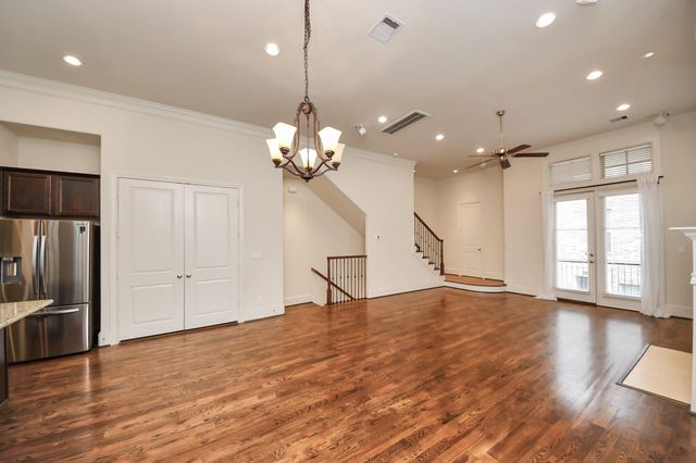 2061 Fannin Station N, Houston, TX 77045