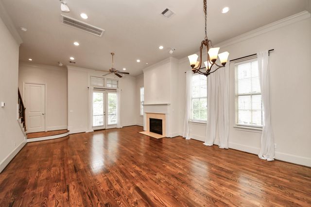 2061 Fannin Station N, Houston, TX 77045