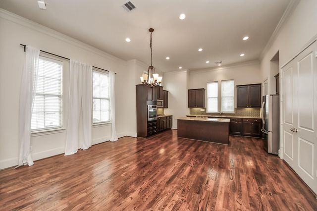 2061 Fannin Station N, Houston, TX 77045