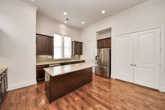2061 Fannin Station N, Houston, TX 77045