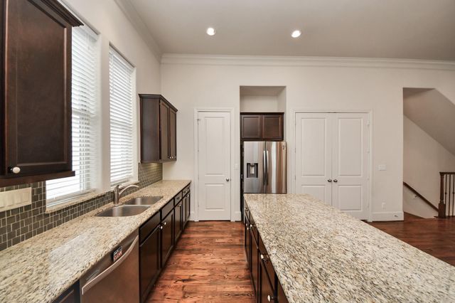 2061 Fannin Station N, Houston, TX 77045