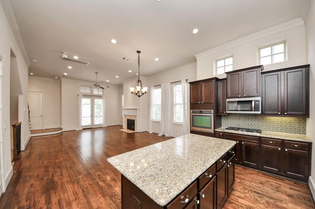 2061 Fannin Station N, Houston, TX 77045
