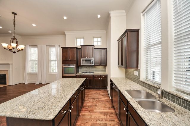 2061 Fannin Station N, Houston, TX 77045