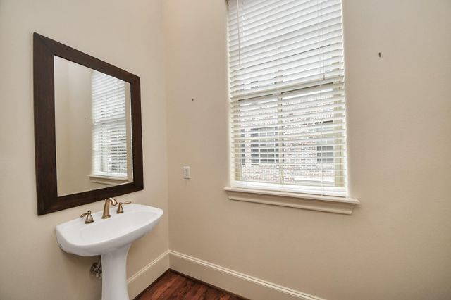 2061 Fannin Station N, Houston, TX 77045