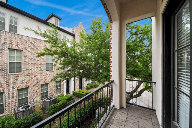 2061 Fannin Station N, Houston, TX 77045