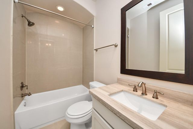 2061 Fannin Station N, Houston, TX 77045