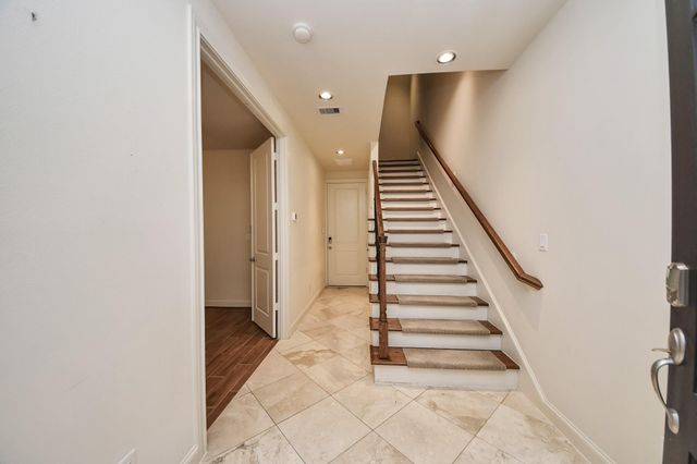 2061 Fannin Station N, Houston, TX 77045