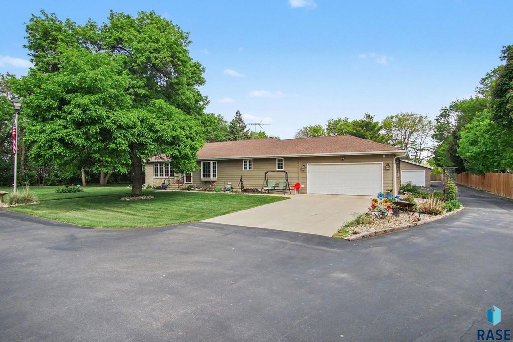 47852 273rd St Street, Harrisburg, SD 57032