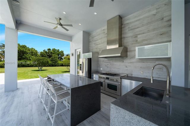 411 NW 125th Ave, Miami, FL 33182